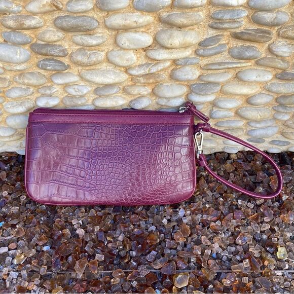 NWT New Nine West Wine Vegan Leather Croc & Studded Wristlet Bag. Fits a phone. - Picture 3 of 6